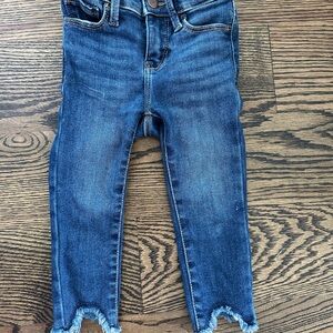 Stylish Frayed Hem Denim Jeans